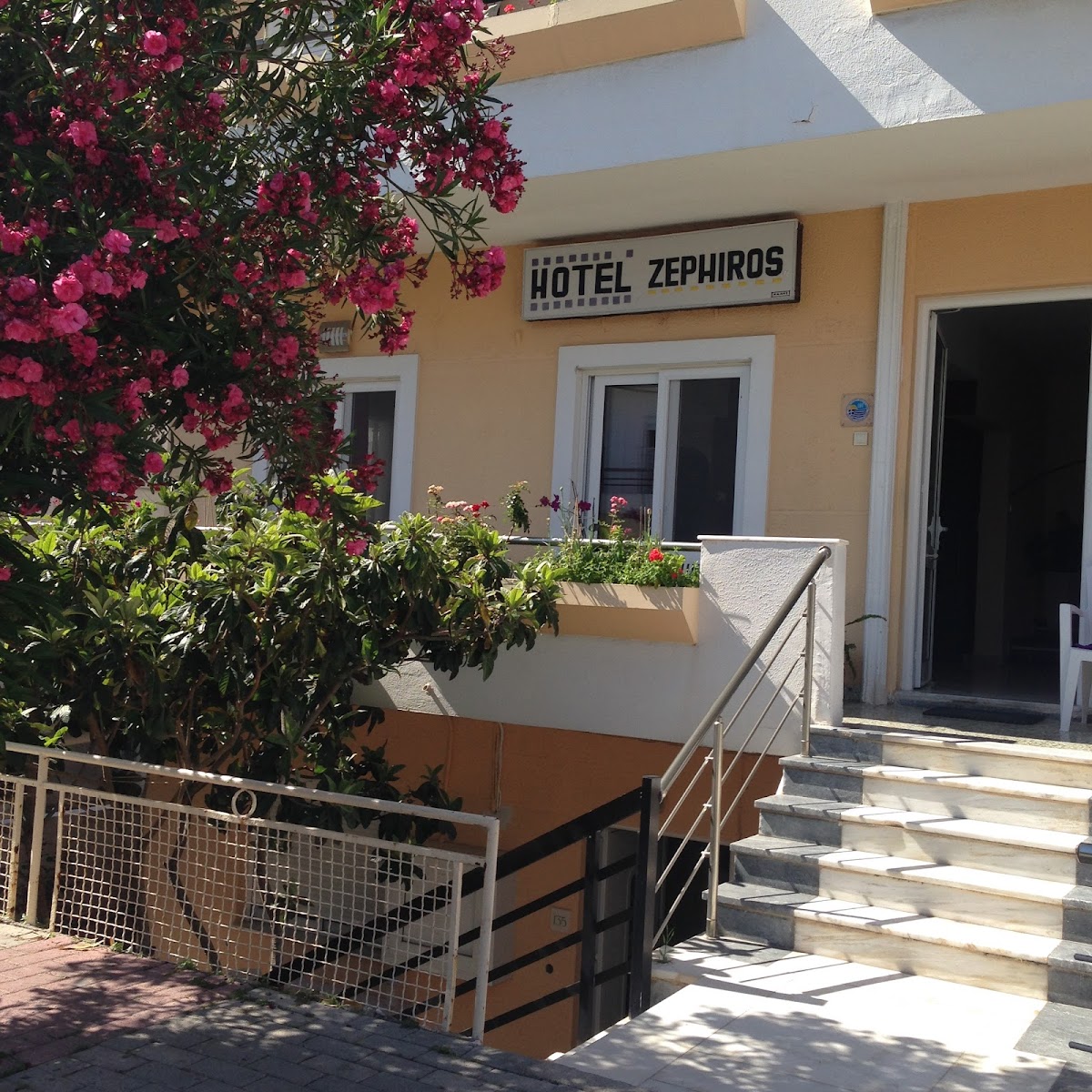 7 Palms Hotel Apartments
