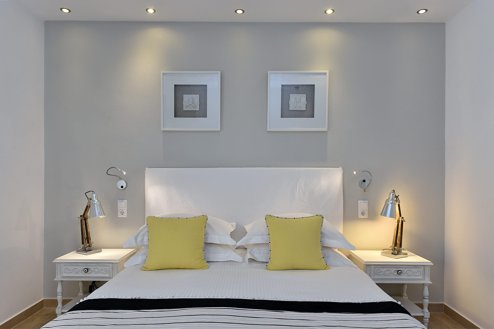 Akrotiri Hotel