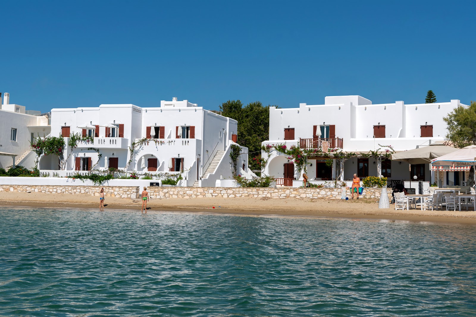 Akrotiri Hotel