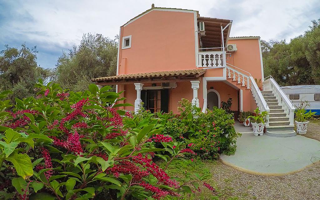Aphrodite Studios & Seasonal Pool