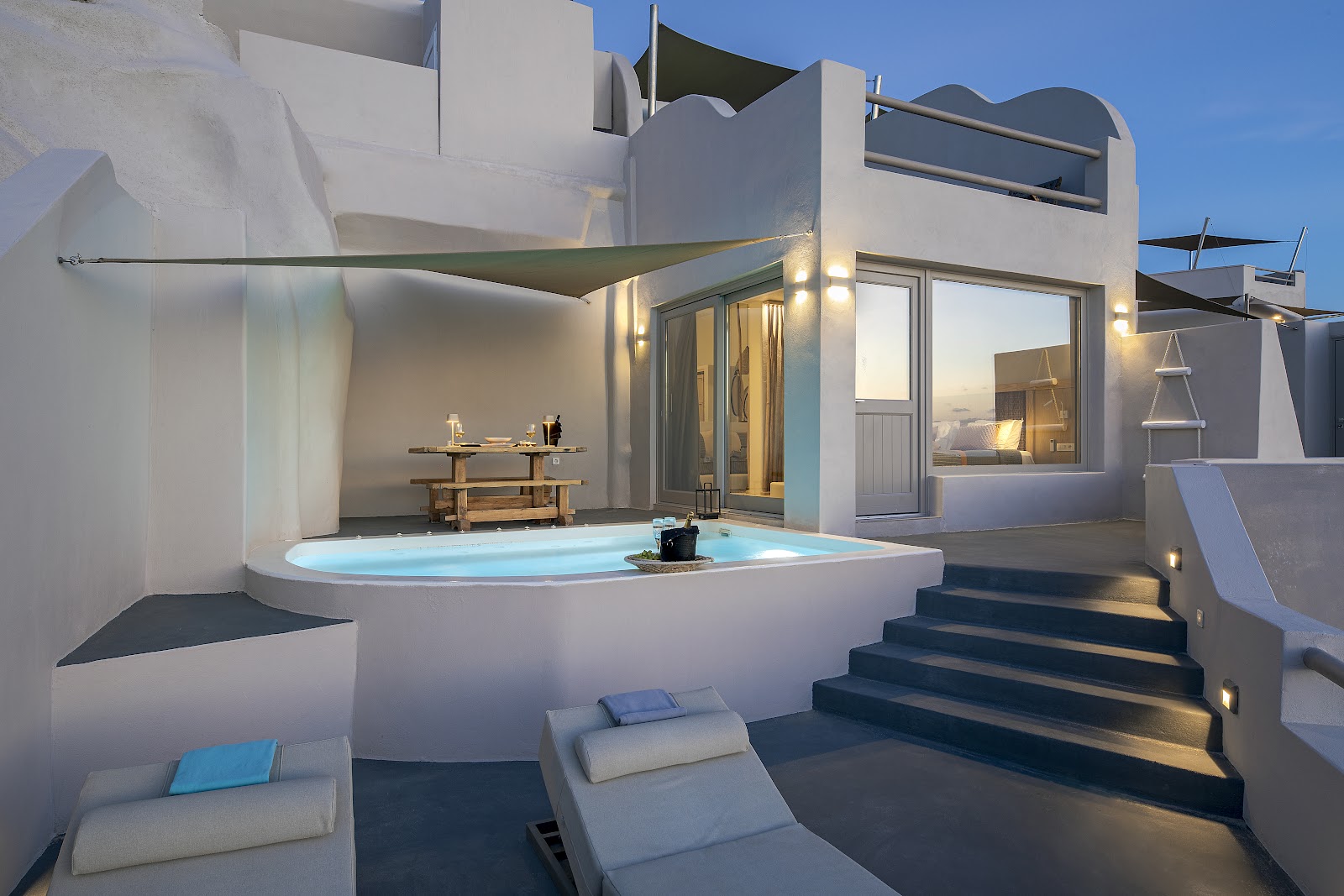 ARTEMIS SUITES