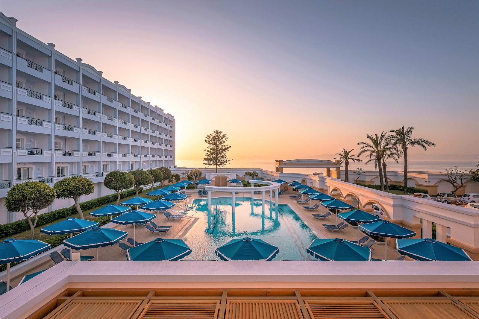 Bellevue On The Beach Suites