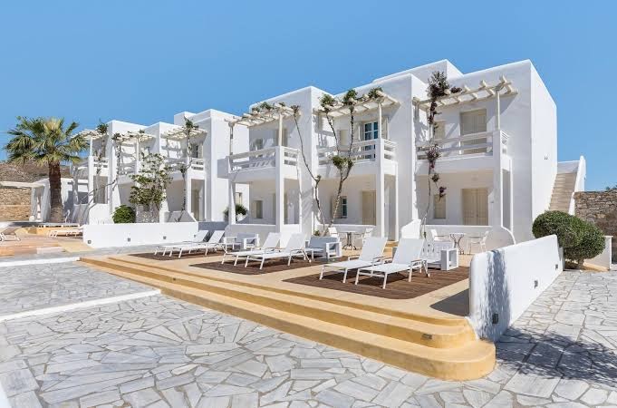 Mykonos Waves Beach House & Suites
