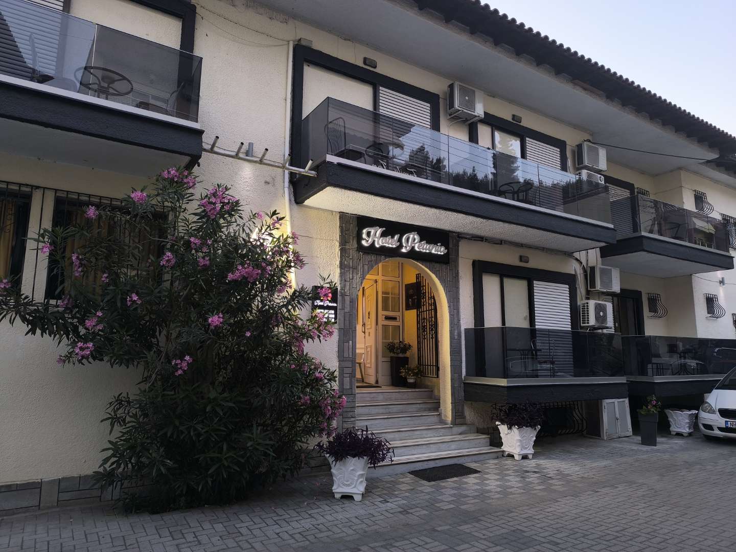 Pela Veranda Exquisite Suites
