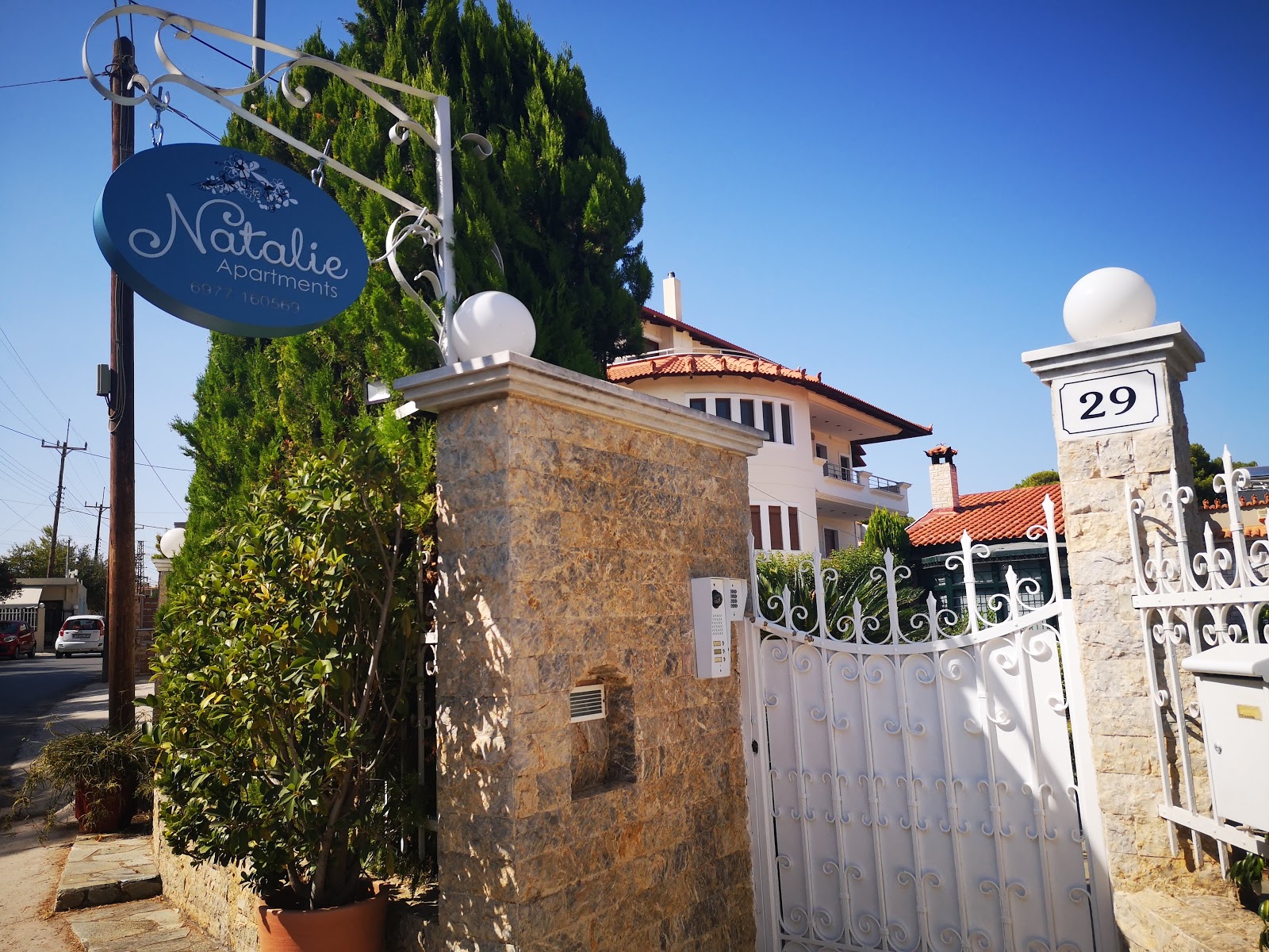 Peri's Hotel